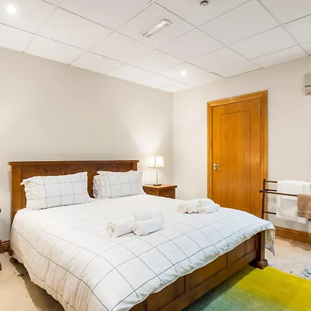 1 Chapel Lane House *