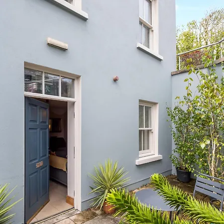 1 Chapel Lane House * Clifden