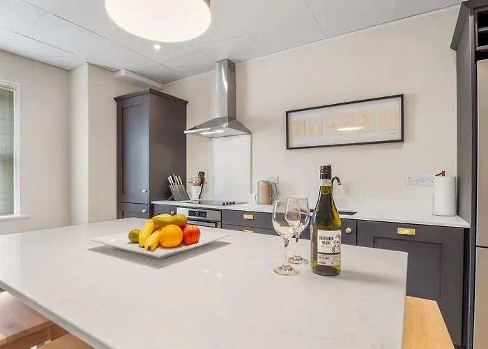 1 Chapel Lane House *